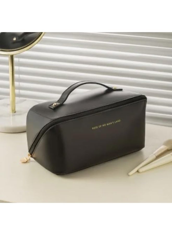 حقيبة مكياج للسفر بسعة كبيرة، حقيبة مستحضرات تجميل محمولة من جلد PU، طقم أدوات تجميل للنساء، مقاومة للماء للاستخدام في الحمام، متعددة الاستخدامات (أسود) - Image 2